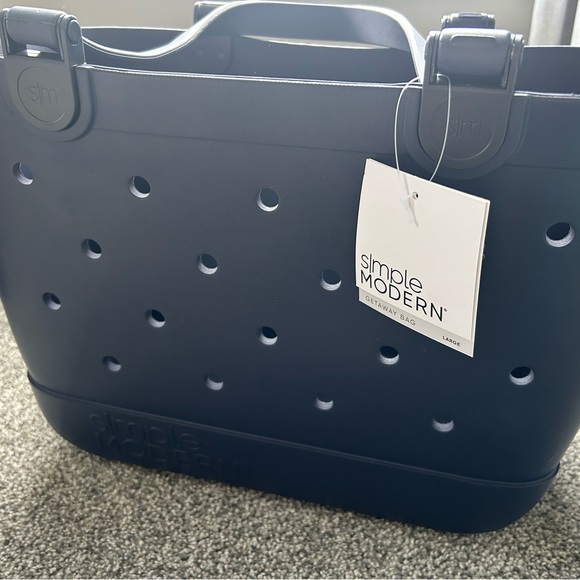 Simple Modern Getaway Bag - Picture 2 of 6